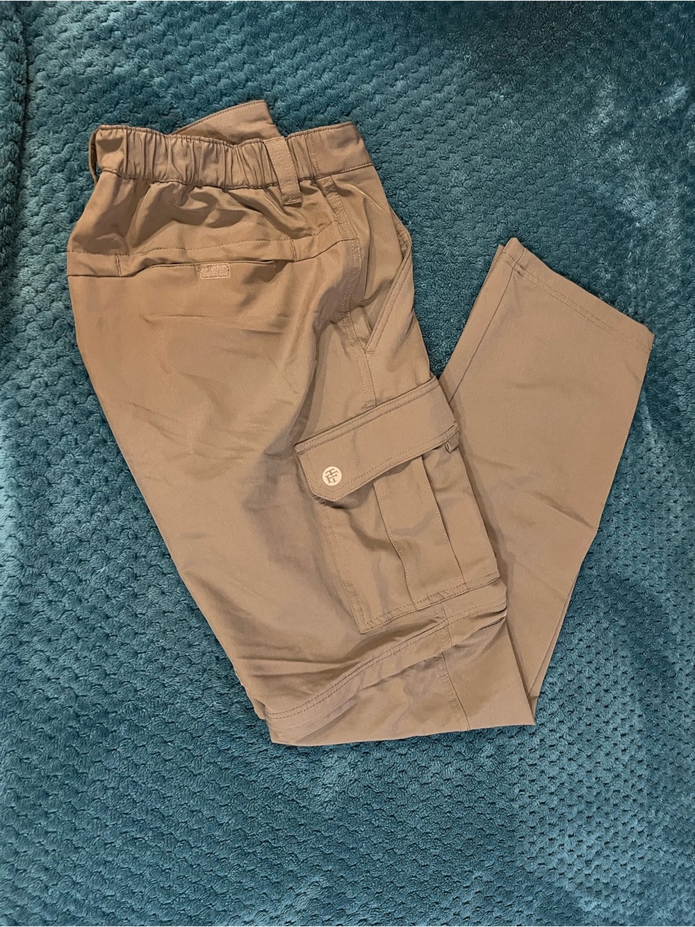 NWOT Men's Olive Cargo Pants / Shorts - Great for Workout or Other Uses